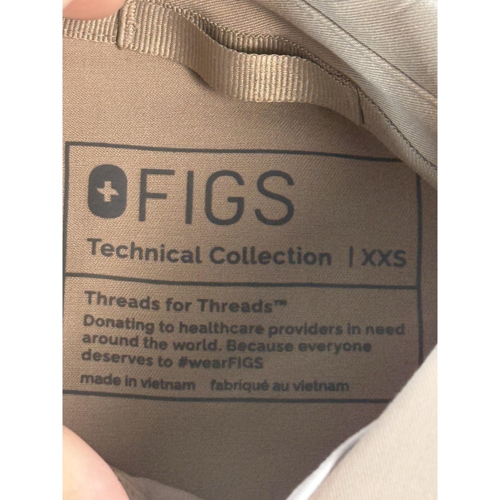 FIGS Saiya Classic Cargo Polo Shirt Womens XXS Beige Short Sleeve Scrub Top NWT‎ - Picture 3 of 10